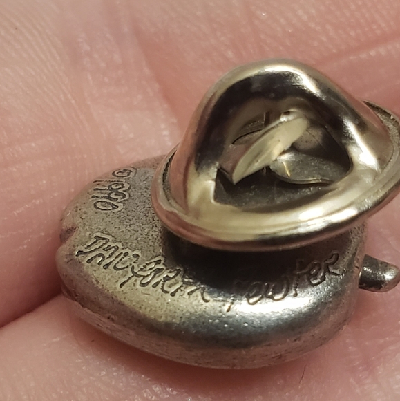 Vintage 1990 Danforth Pewter Apple Pin - Picture 2 of 9